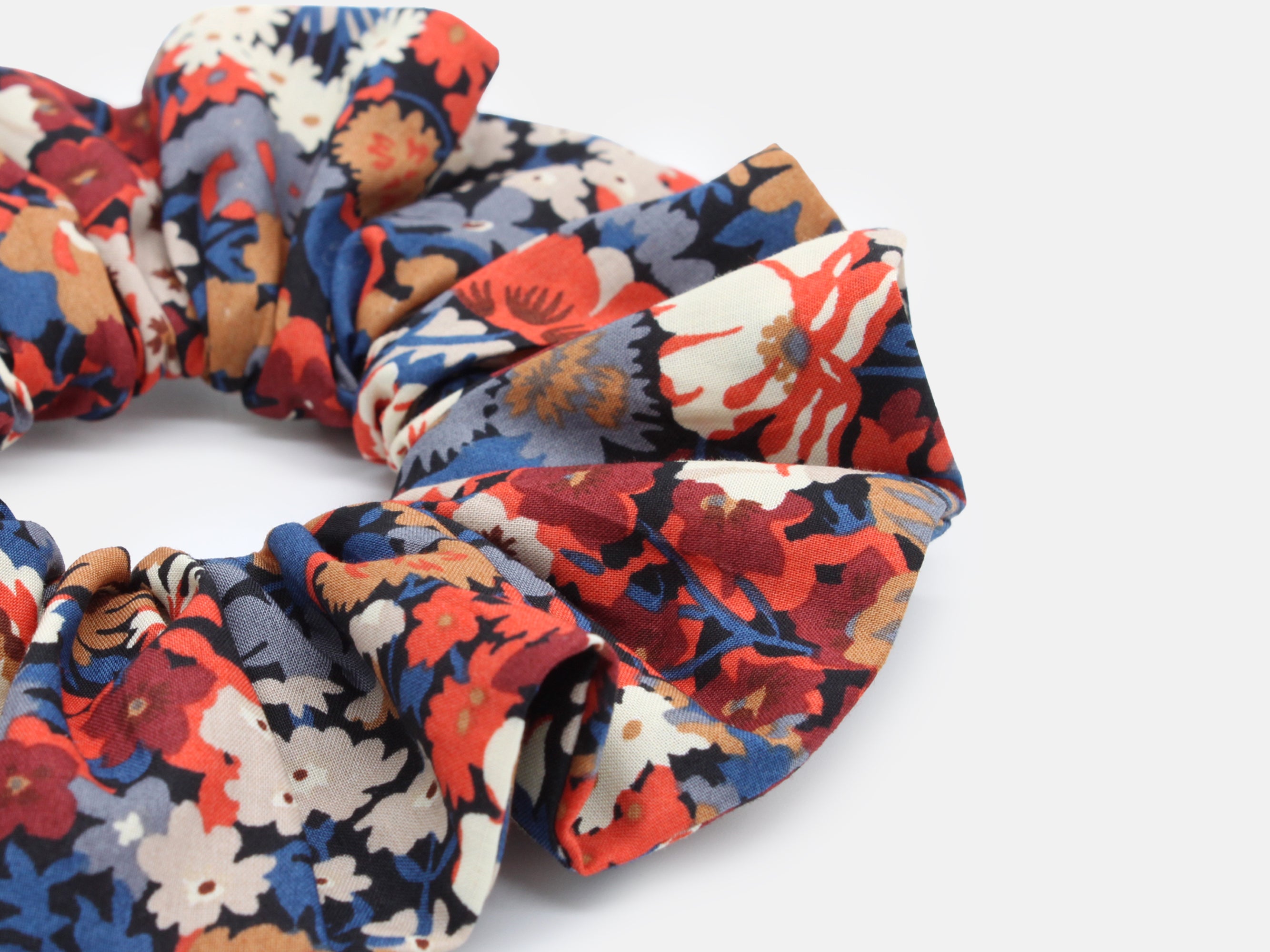Scrunchie Close Up - Liberty London Thorpe L Print | Holme & Moss