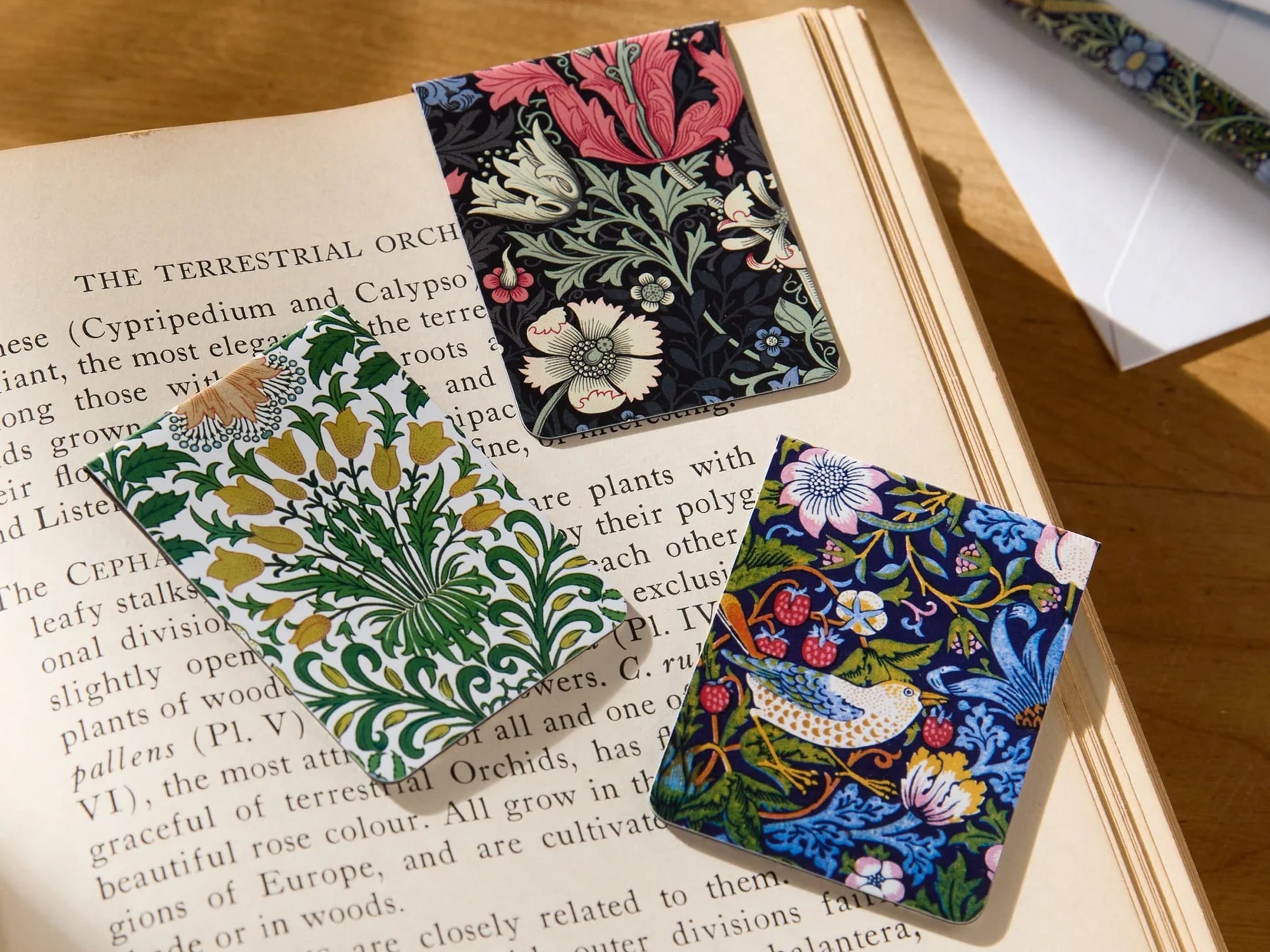Pack of William Morris magnetic bookmarks with floral designs | William Morris Magnetic Bookmarks | Holme & Moss